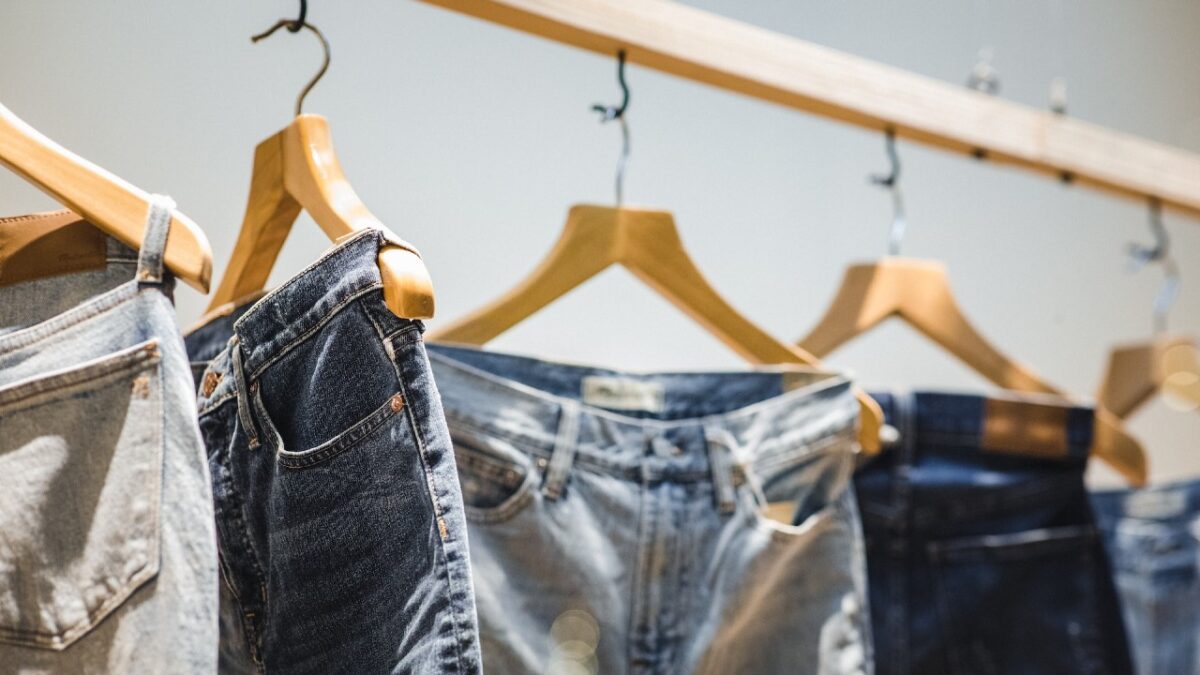 Jeans, il trend dell’autunno-inverno: vita alta o vita bassa?