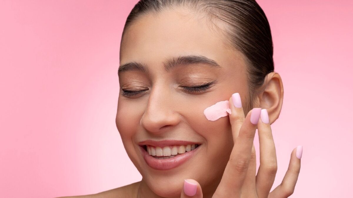 Ecco perché la Rosa Mosqueta è l’ingrediente perfetto della tua beauty routine antiage…