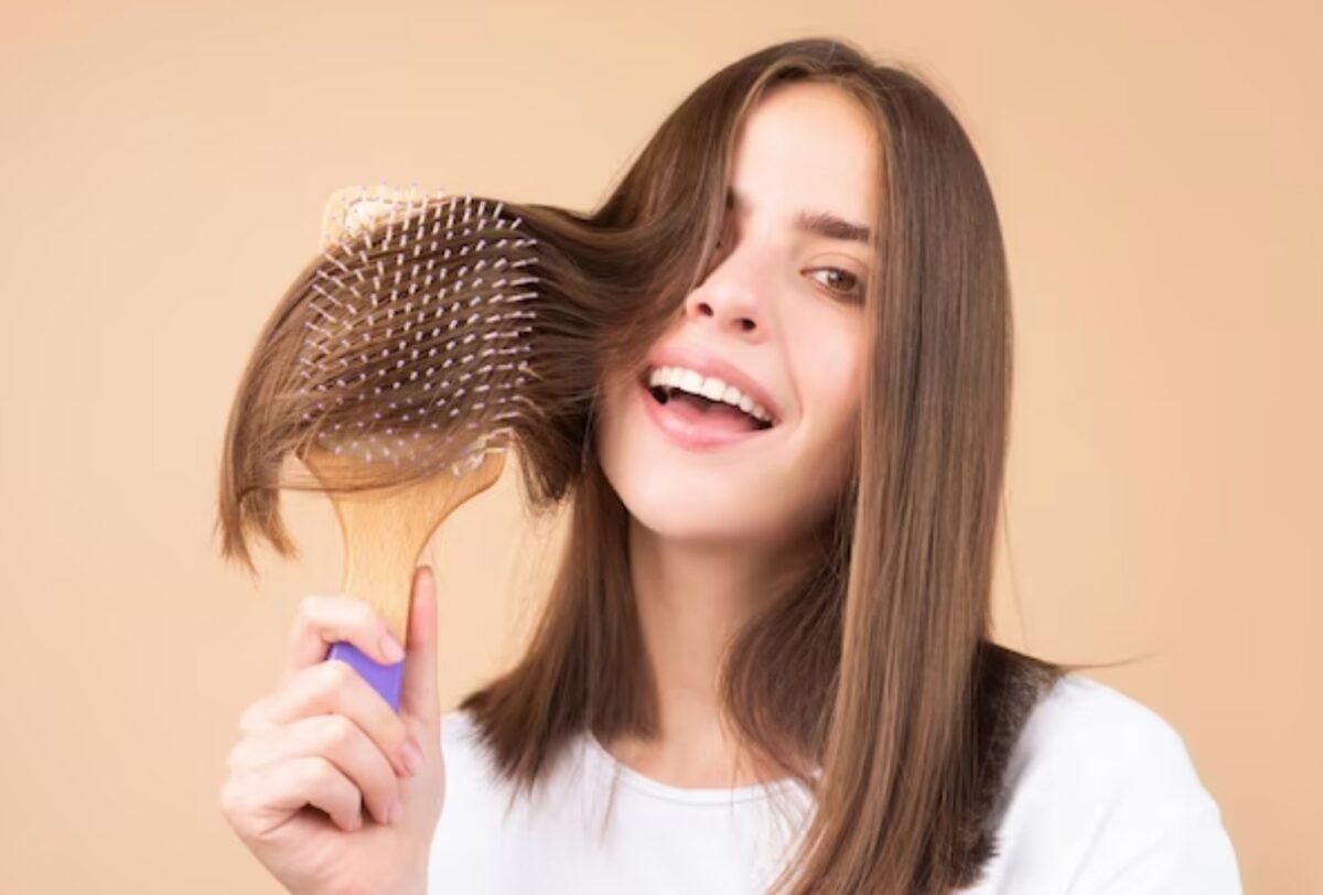 come lavare la spazzola capelli