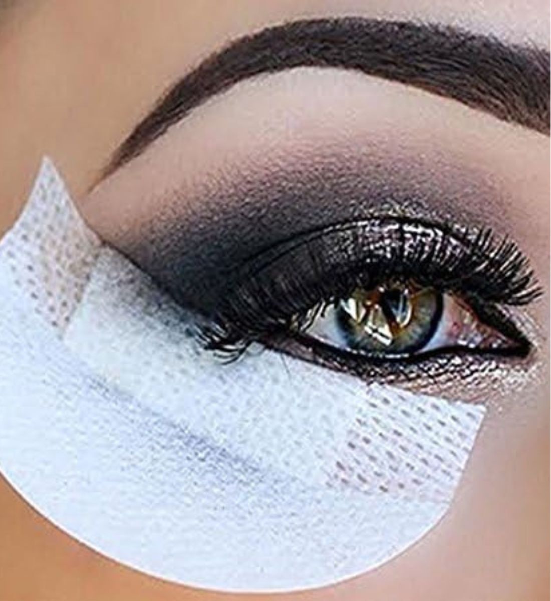 Galleria foto 'Trucco Occhi, quello perfetto è con i Patch: ecco cosa sono e come si usano…' - foto 2