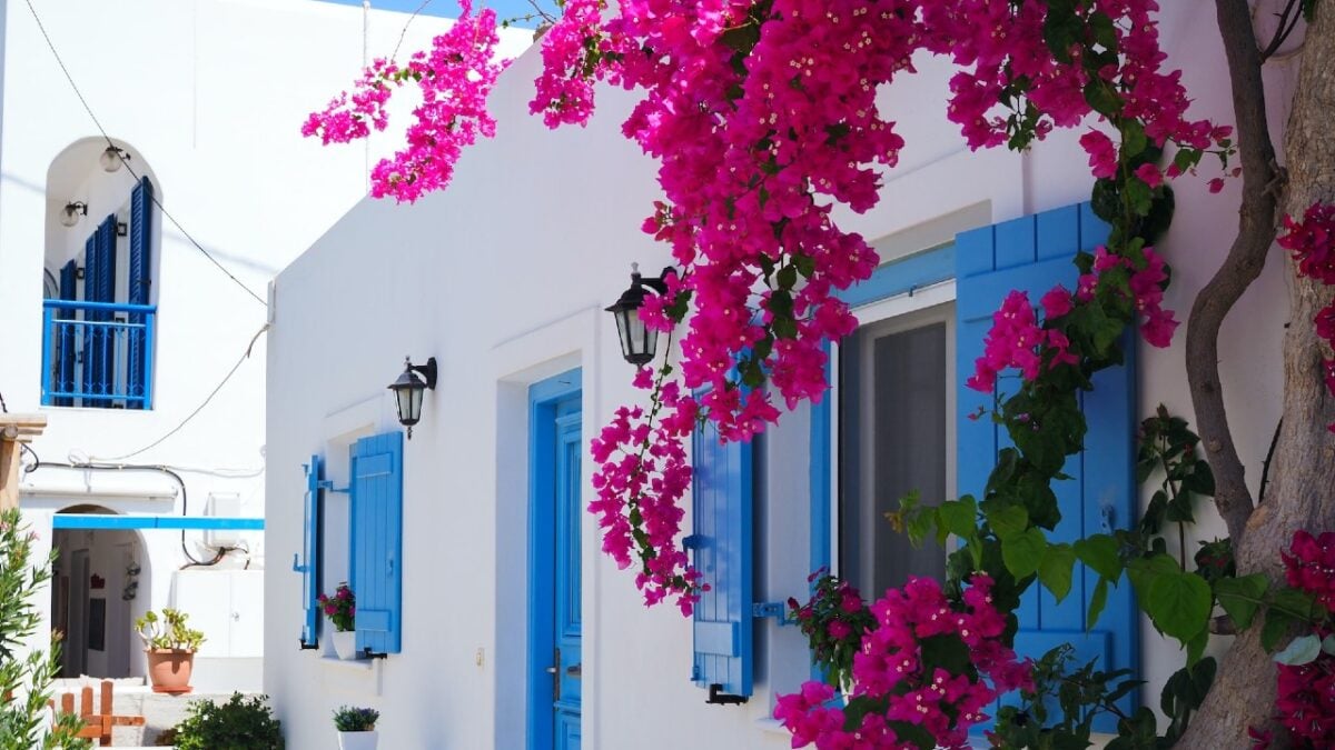 Sembra di stare in Grecia, questo incantevole Borgo bianco è una perla a pochi passi da Roma