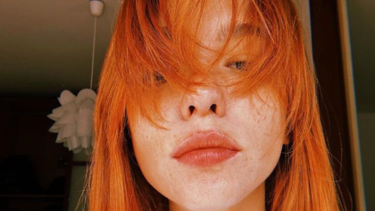 Il Rosso fiammante di Matilda De Angelis è il colore di Capelli più trendy dell’Autunno