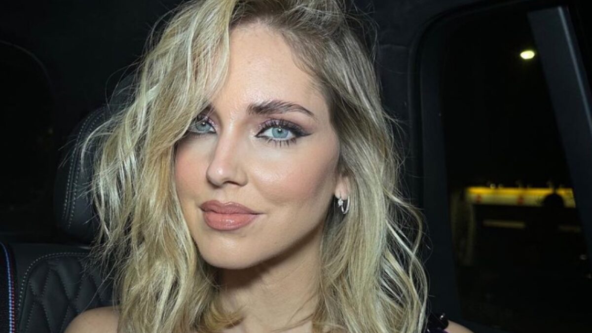 Chiara Ferragni sfoggia gli occhiali da sole del suo Brand e conquista tutti