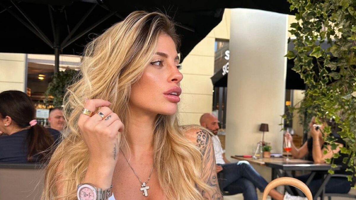 Chiara Nasti, il Look cozy e griffato per le passeggiate con il figlio Thiago