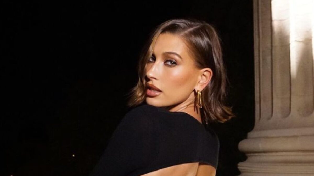 Hailey Bieber pronta per un Natale super Sexy con la nuova collezione Victoria’s Secret, guarda