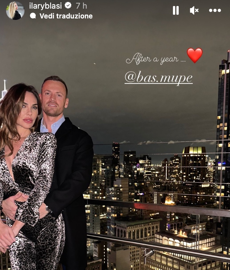 Galleria foto 'Ilary Blasi vola a New York con Bastian, il Look audace per il primo Anniversario' - foto 1