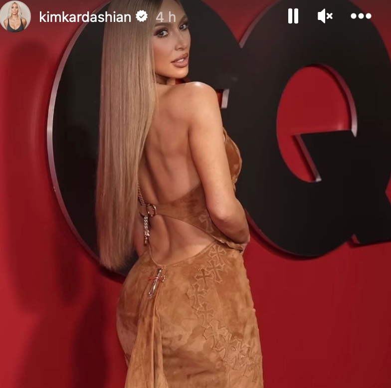 Galleria foto 'Kim Kardashian stravolge il suo Look, capelli Biondi e accessori super Dark' - foto 1