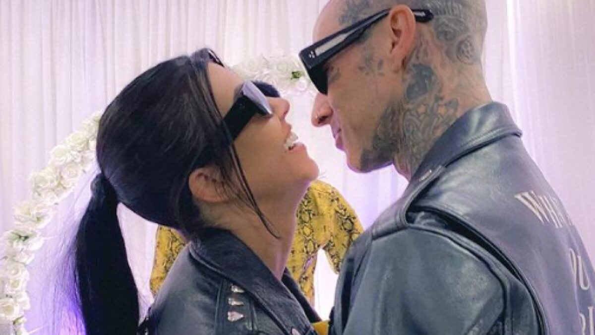 Kourtney Kardashian e Travis Barker sono diventati genitori: ecco il nome del loro Bambino