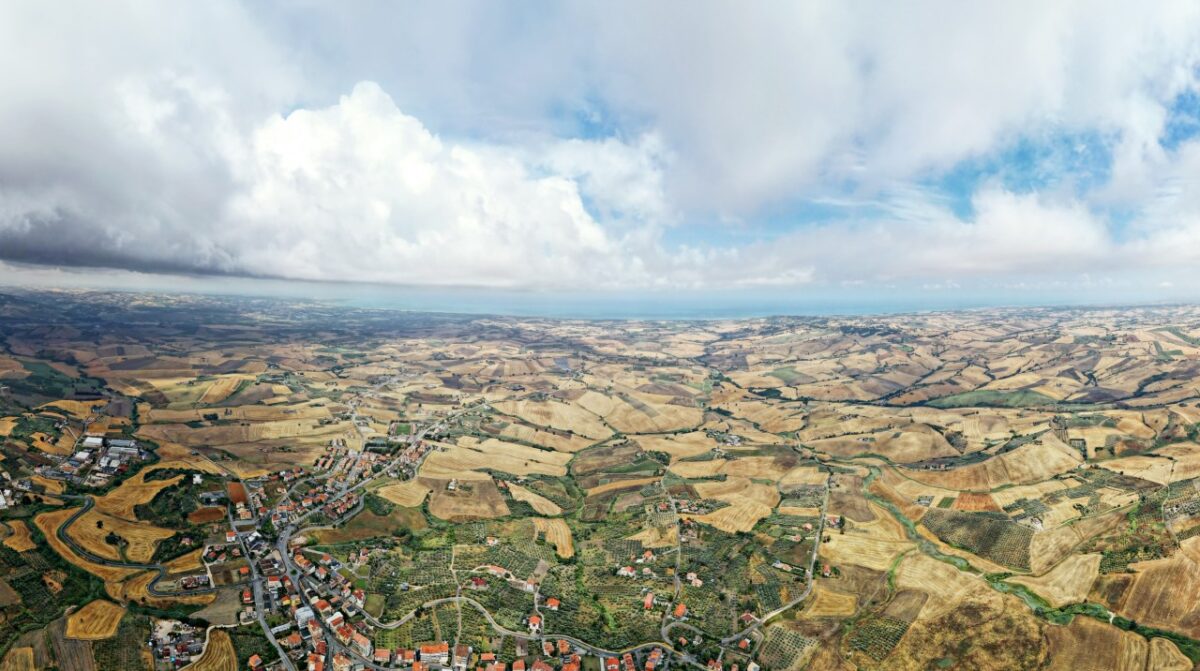 In questo piccolo Borgo del Molise dedicato ai Libri ti ospitano Gratis se…