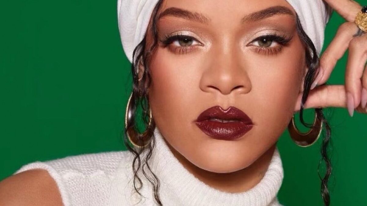 Rihanna cambia Look e manda in Tilt il web: ecco cosa è successo