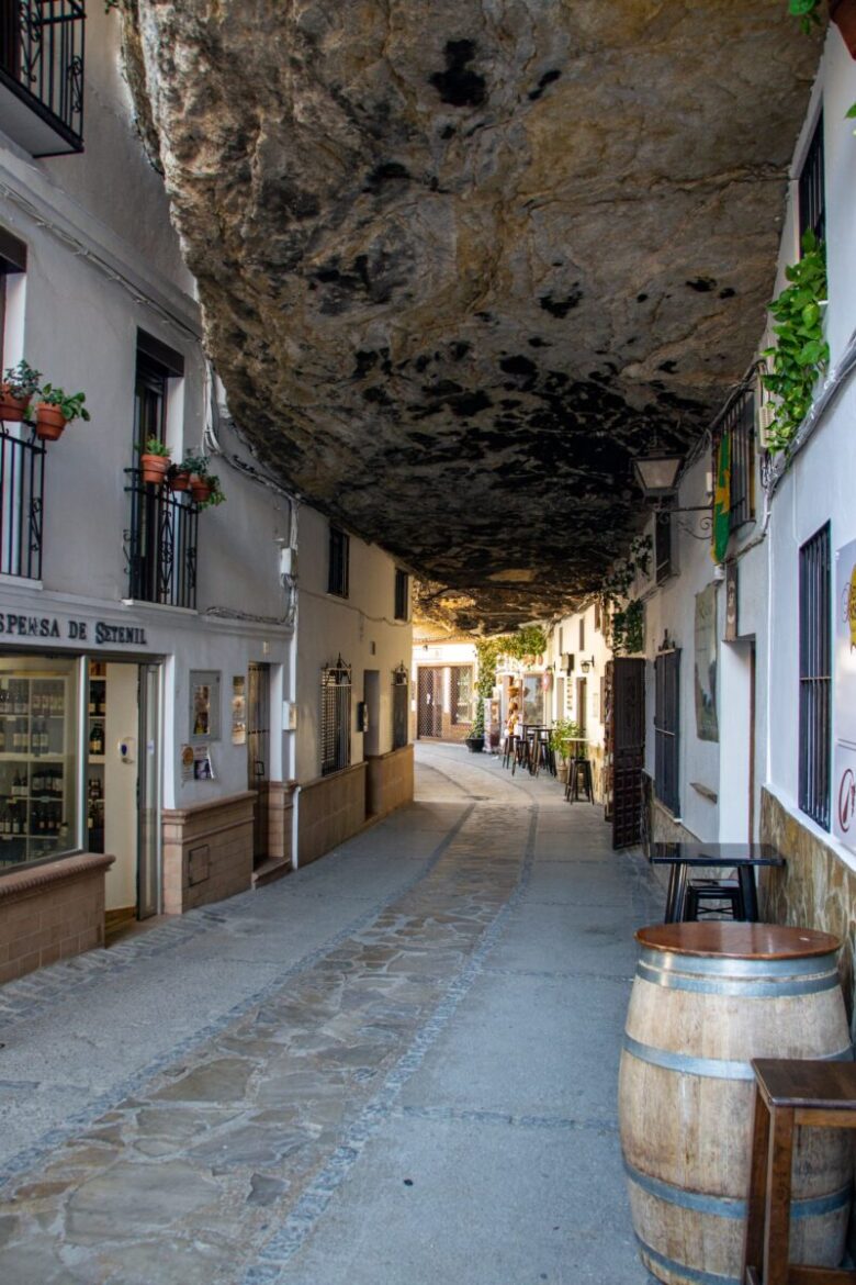 Setenila de las Bodegas, la città con il tetto di roccia