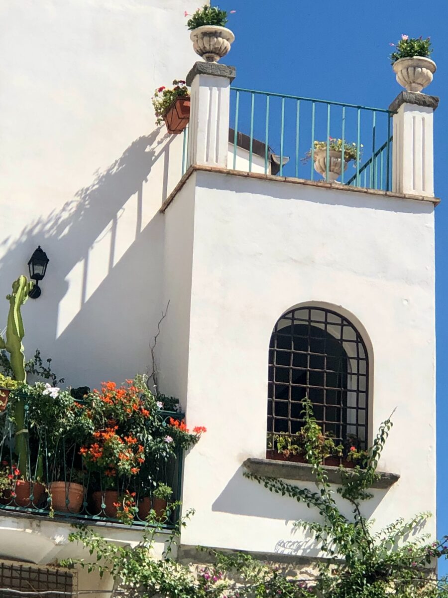 Galleria foto 'Sembra di stare in Grecia, questo incantevole Borgo bianco è una perla a pochi passi da Roma' - foto 4