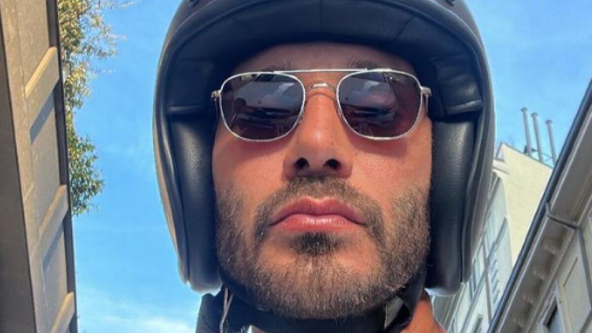 Stefano De Martino magnetico nel nuovo scatto su Instagram, che stile! (FOTO)