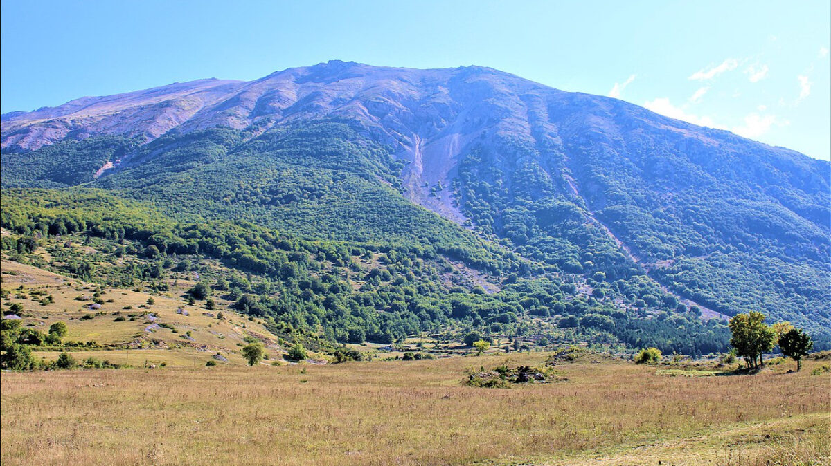 È il Borgo più bello d’Abruzzo, lo chiamano il “paese presepe”. È un vero incanto!