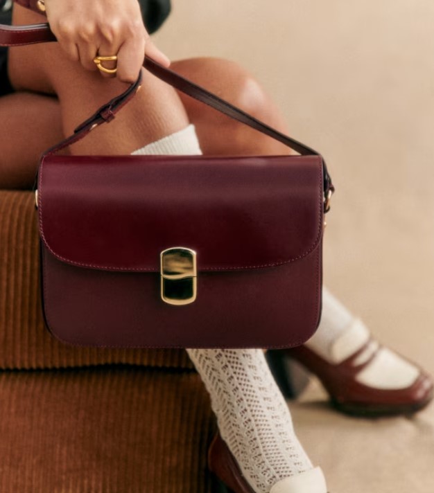 Passione Burgundy: i capi e gli accessori nel colore che valorizza ogni look Passione Burgundy: i capi e gli accessori nel colore che valorizza ogni look