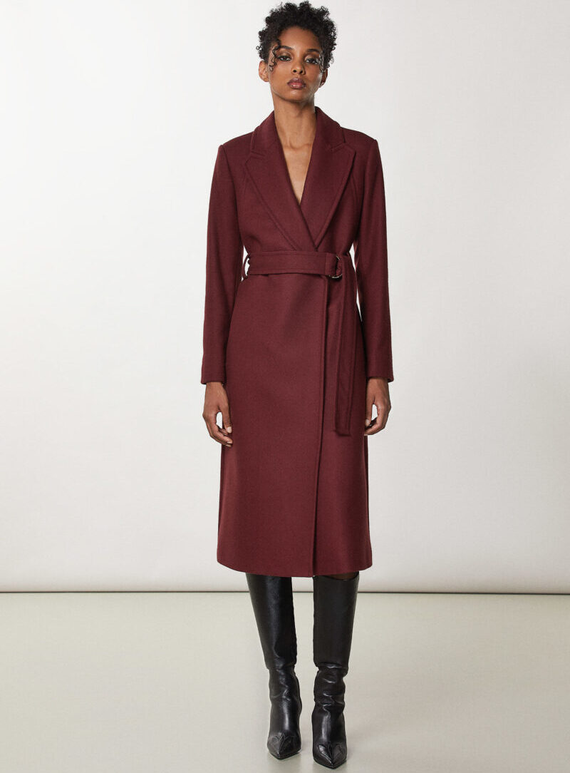 Passione Burgundy: i capi e gli accessori nel colore che valorizza ogni look Passione Burgundy: i capi e gli accessori nel colore che valorizza ogni look
