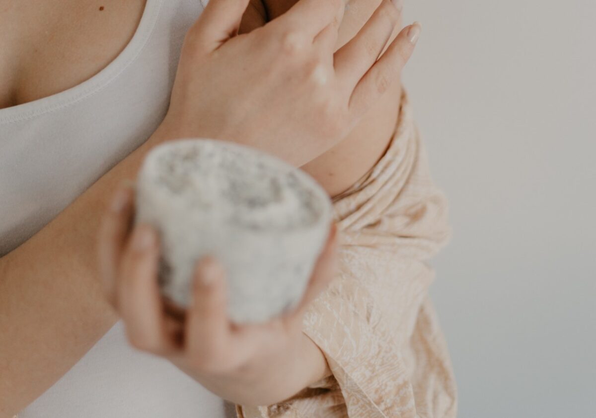 Galleria foto 'Scrub d’Inverno, perché esfoliare la Pelle quando fa freddo è importante: tutti i Benefici' - foto 4