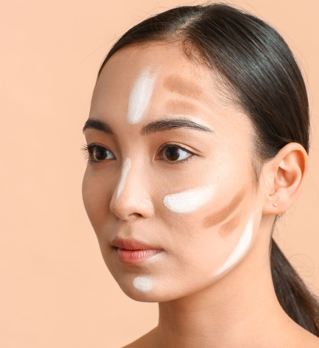 Galleria foto 'Make up, 5 tips per far sembrare il naso più piccolo' - foto 2