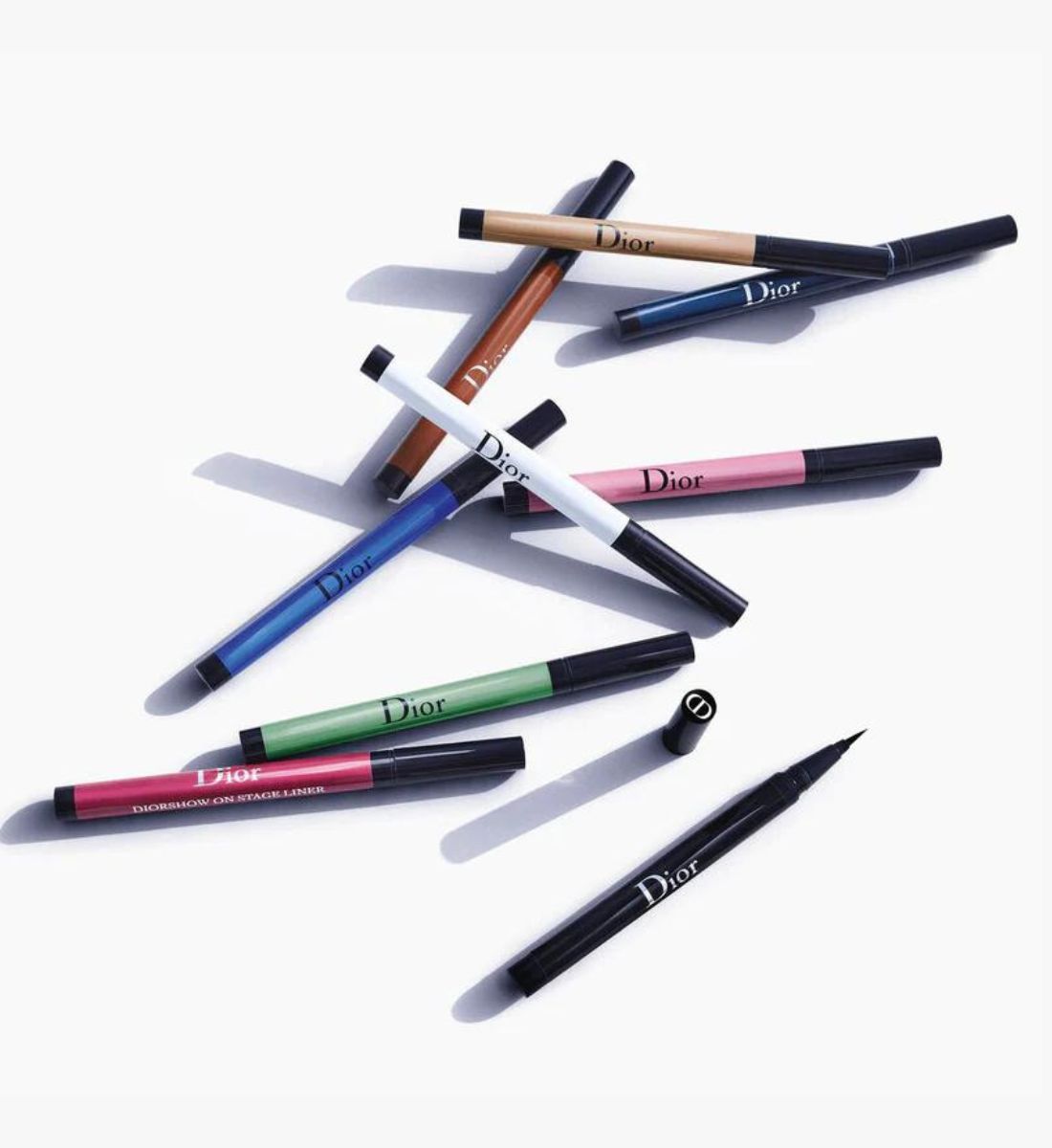 Galleria foto 'Eyeliner e ombretti glitter, per brillare alla fine dell’anno' - foto 5