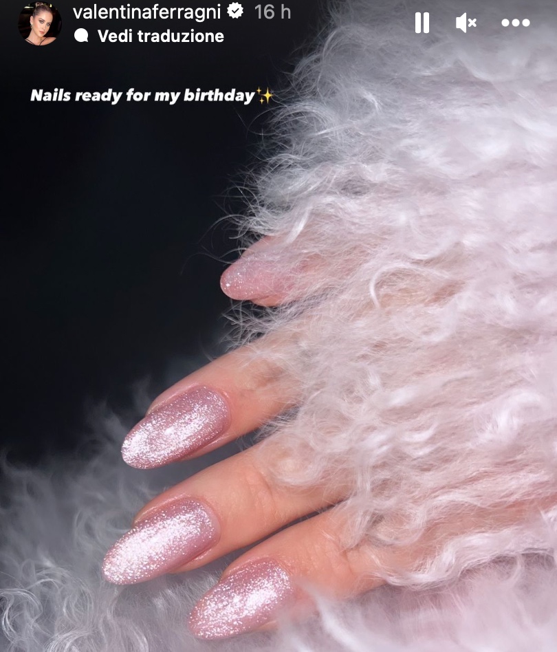 Galleria foto 'Valentina Ferragni, per il suo Compleanno sceglie la Manicure super glamour (FOTO)' - foto 1