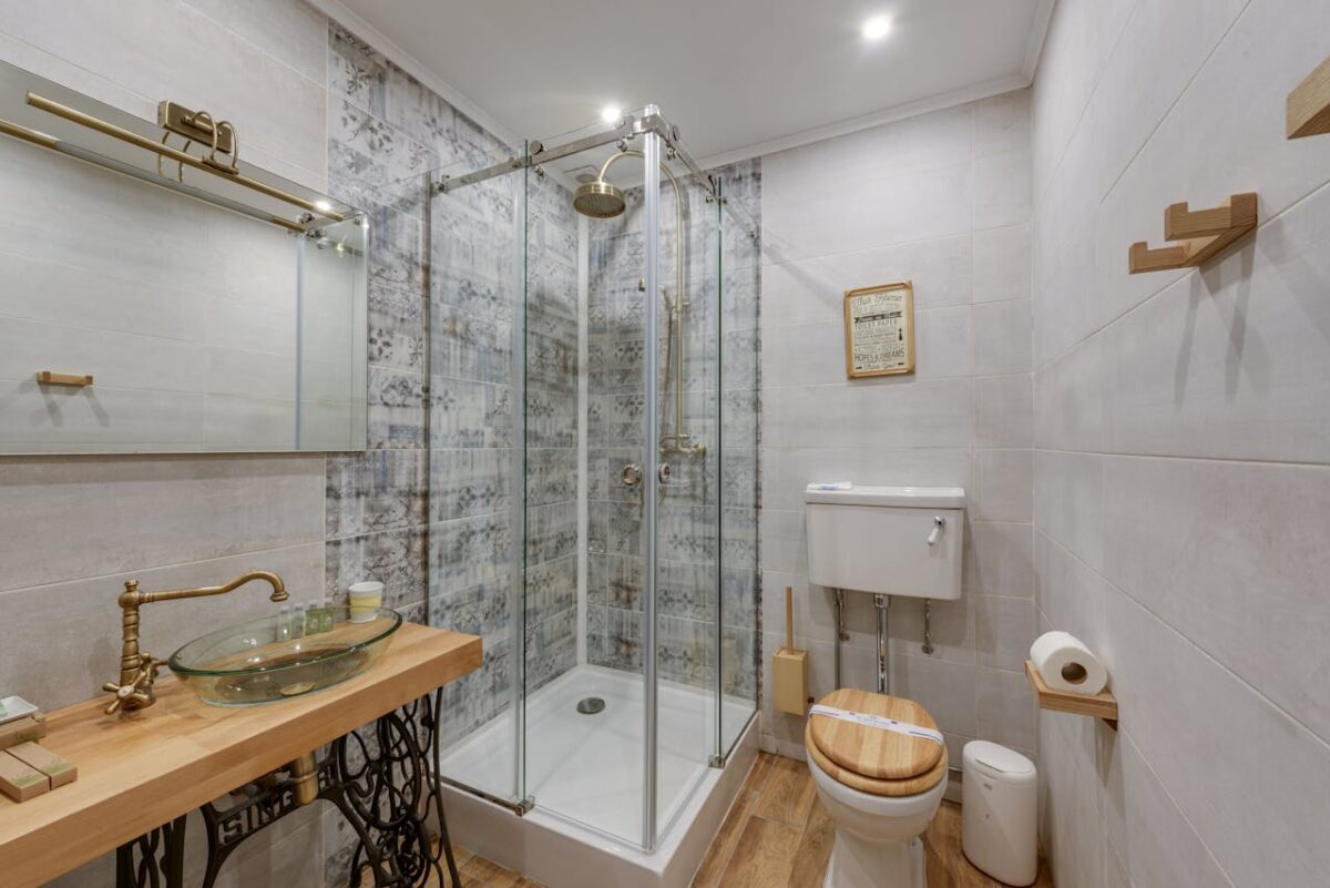 Il segreto per un bagno luminoso anche senza finestre? Te lo svelo qui! Il segreto per un bagno luminoso anche senza finestre? Te lo svelo qui!