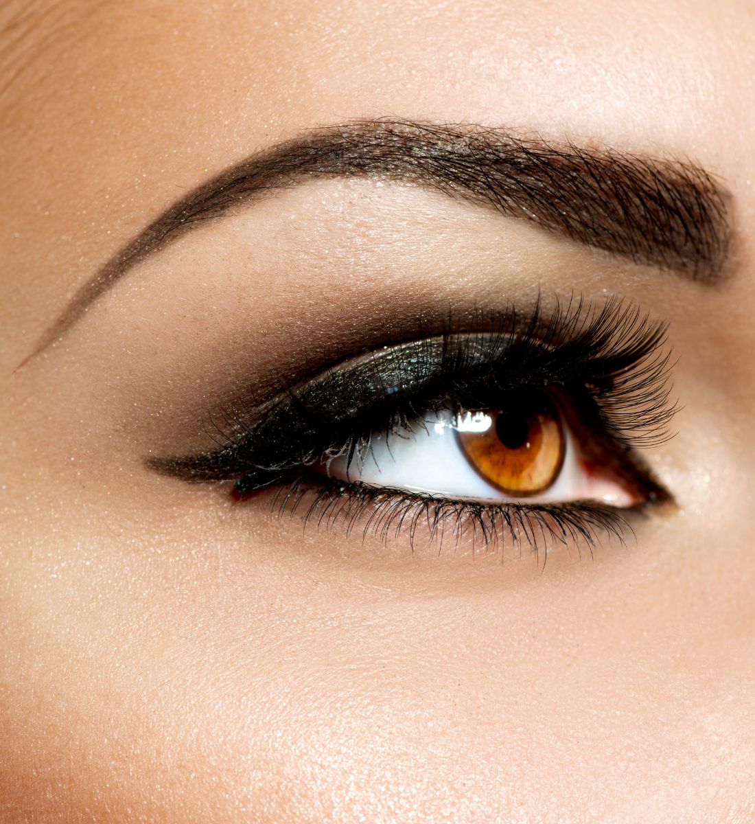 Galleria foto 'Non solo ciglia, come utilizzare il mascara per mettere in risalto lo sguardo…' - foto 3