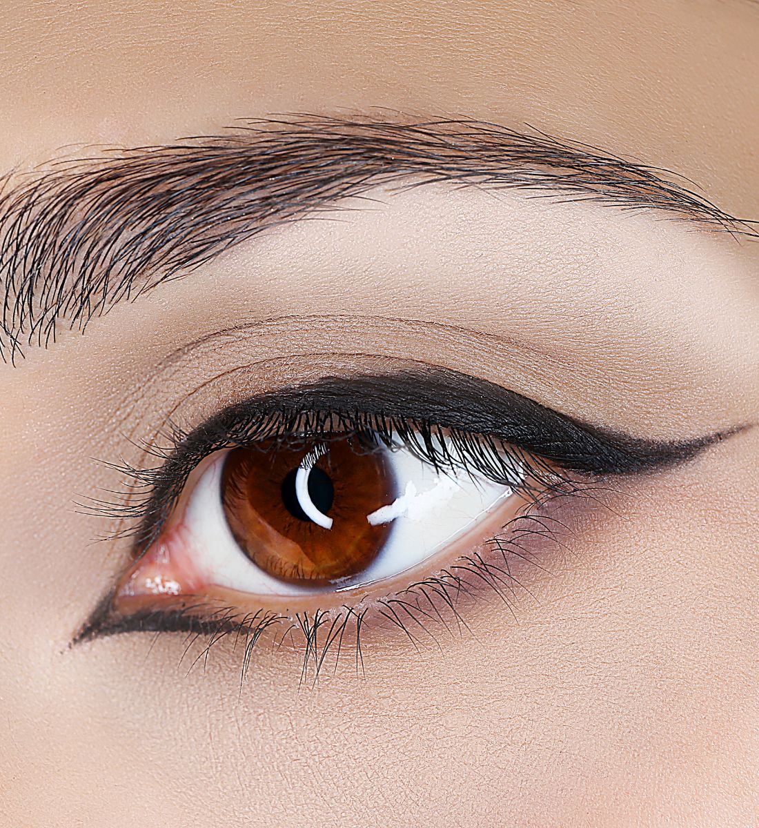 Galleria foto 'Non solo ciglia, come utilizzare il mascara per mettere in risalto lo sguardo…' - foto 2