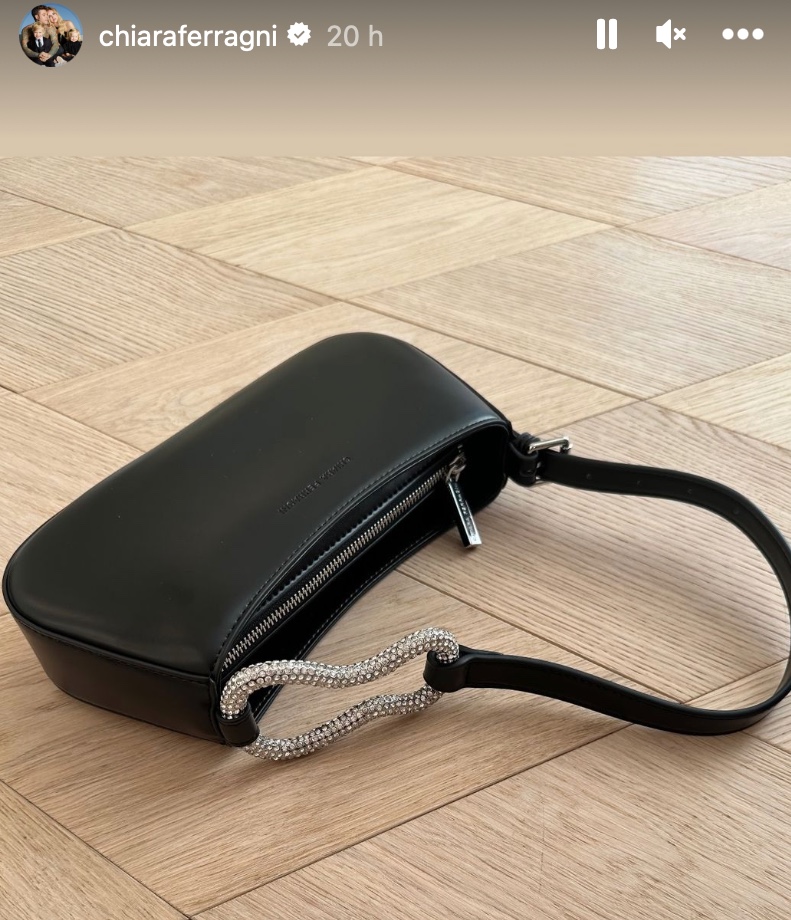 Galleria foto 'Chiara Ferragni presenta la nuova Borsa del suo brand, l’accessorio super chic' - foto 1