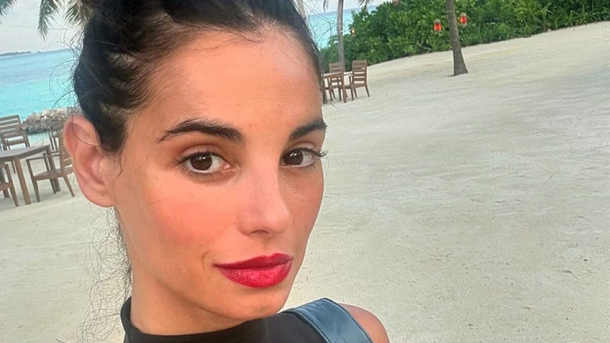 Francesca Chillemi si lascia conquistare dal Trend Barbiecore, il mini-dress è da urlo!