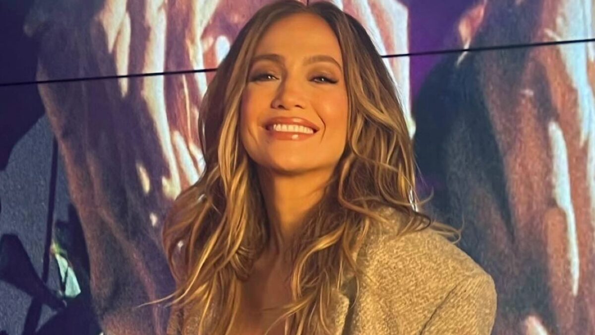 Jennifer Lopez come Madonna, sceglie l’abito da Sposa rock per il nuovo Videoclip