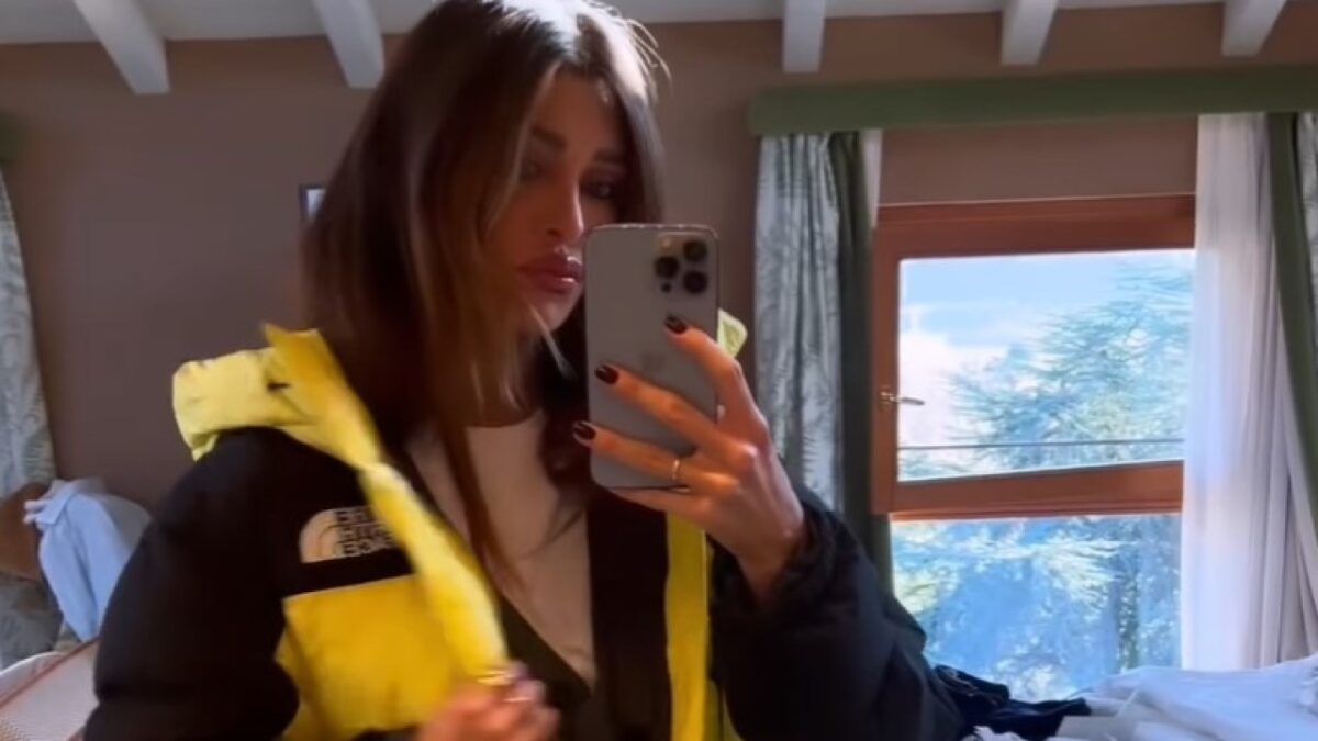 La Giacca di Belen Rodriguez è il capospalla più trendy dell’inverno…