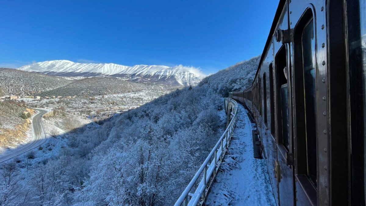 Scopri i borghi più belli d’Abruzzo con la celebre transiberiana d’Italia. Spettacolo assicurato!