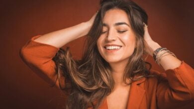 Capelli: i trattamenti antietà per da provare dopo i 50 per un chioma giovane e forte