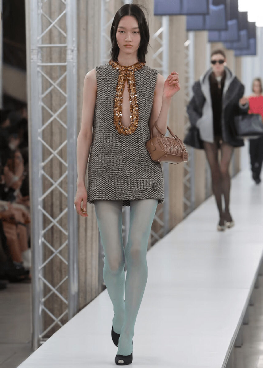 Galleria foto 'Collant colorati: il fashion trend 2024 da provare ASAP' - foto 12