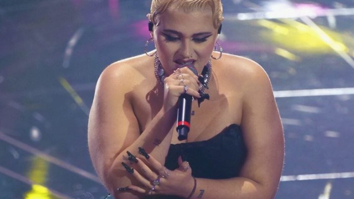 Big Mama, il beauty look “pericoloso” sul Palco di Sanremo 2024: cat eye e unghie affilatissime