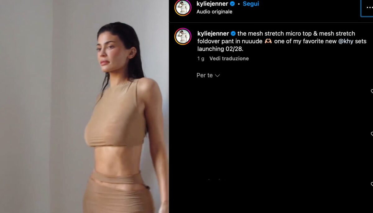 Galleria foto 'Kylie Jenner presenta la nuova collezione del suo Brand ma ai fan non sfugge un dettaglio, ed è polemica' - foto 1