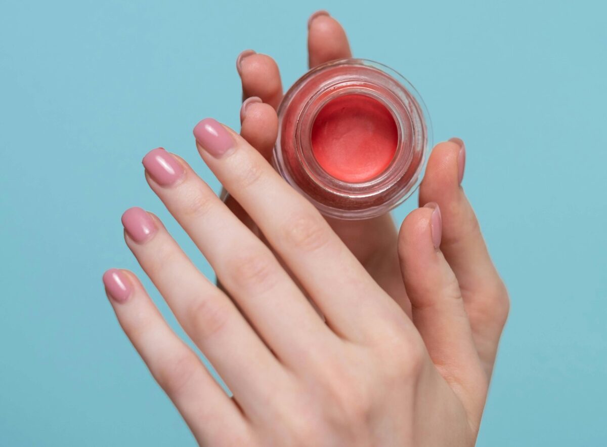 Galleria foto 'Questo il make up giusto dell’Estate 2024 per un look “baciata dal sole”!' - foto 5