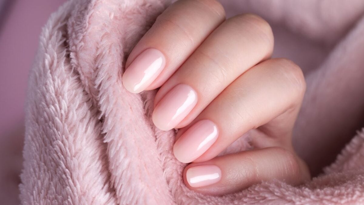 Semplice e pulita: la clean manicure che piace alle celeb