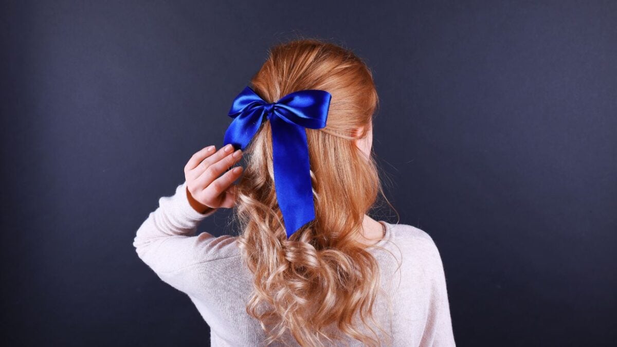 Coquette hairstyle, le più belle acconciature con fiocchi e nastri