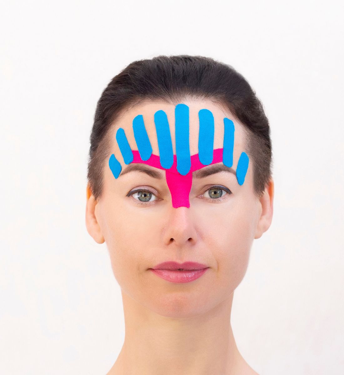 Galleria foto 'Face taping: lifta il viso in modo naturale!' - foto 1