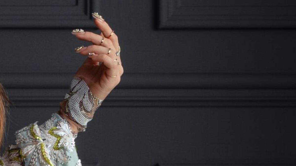 Ti sveliamo il significato della Nail art di Angelina Mango a Sanremo 2024. E’ tutto studiato!