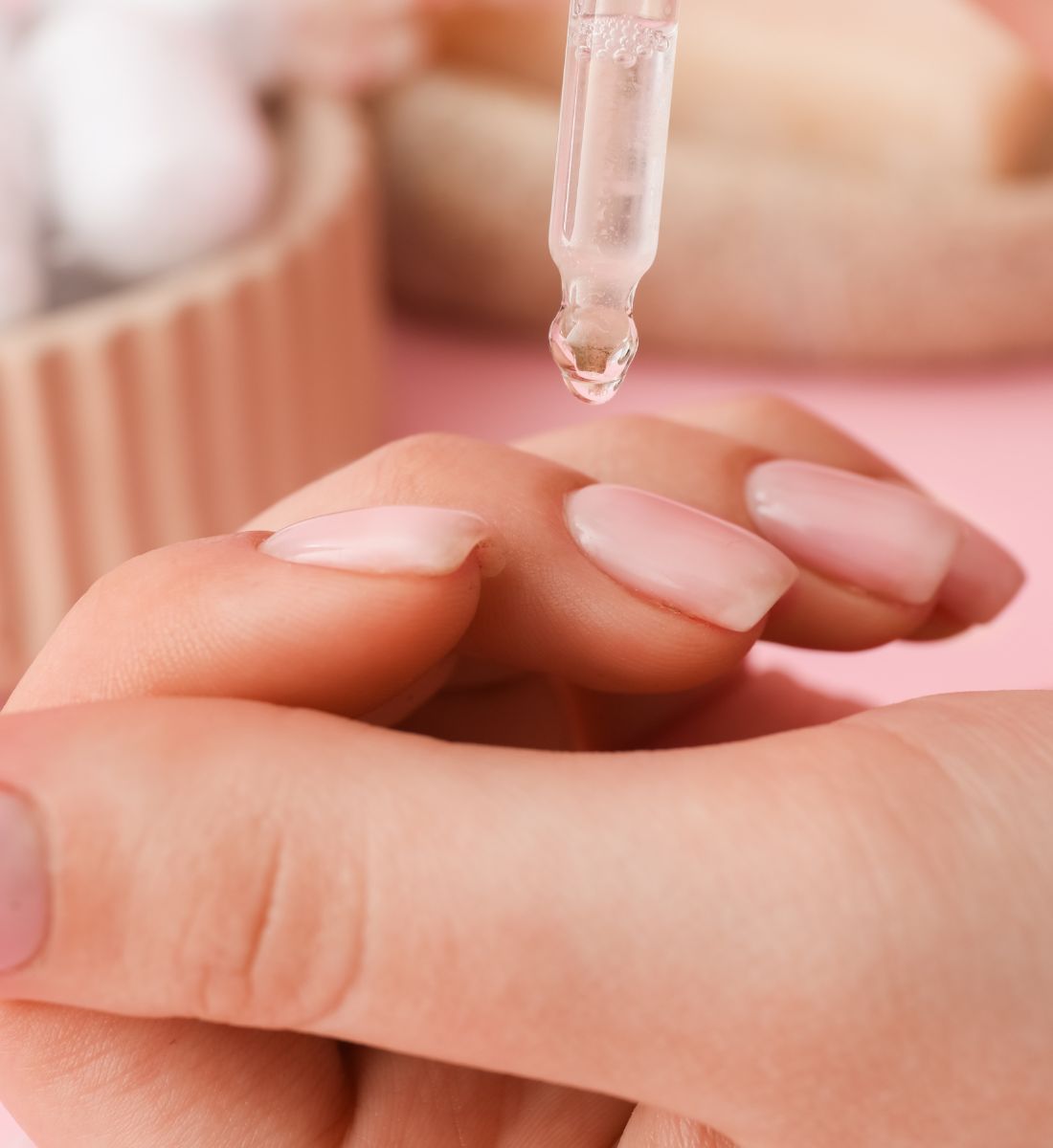 Galleria foto 'Unghie deboli dopo il gel? Il segreto per rinforzarle è…' - foto 3