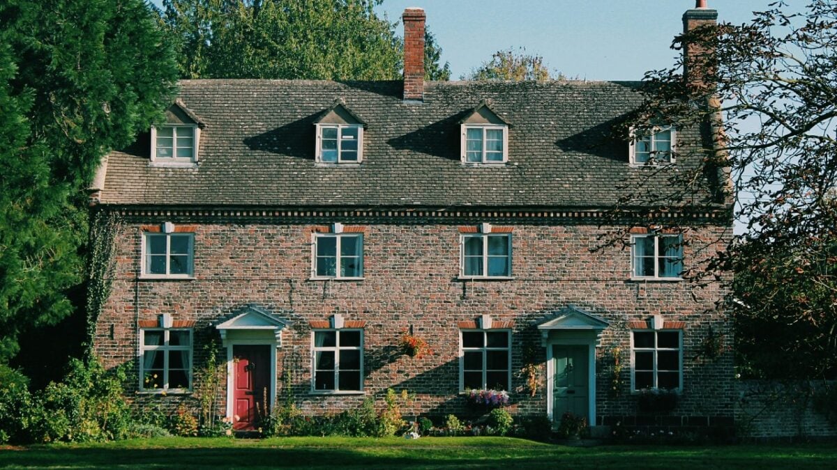 Come arredare una Casa in Stile Tudor sobria, elegante e di Classe