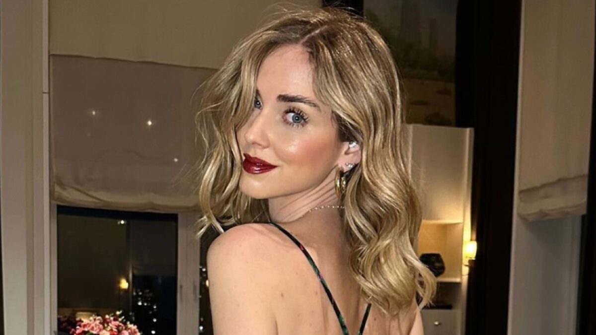 Chiara Ferragni conquista con il Look floreale poi sgancia la bomba su Fedez