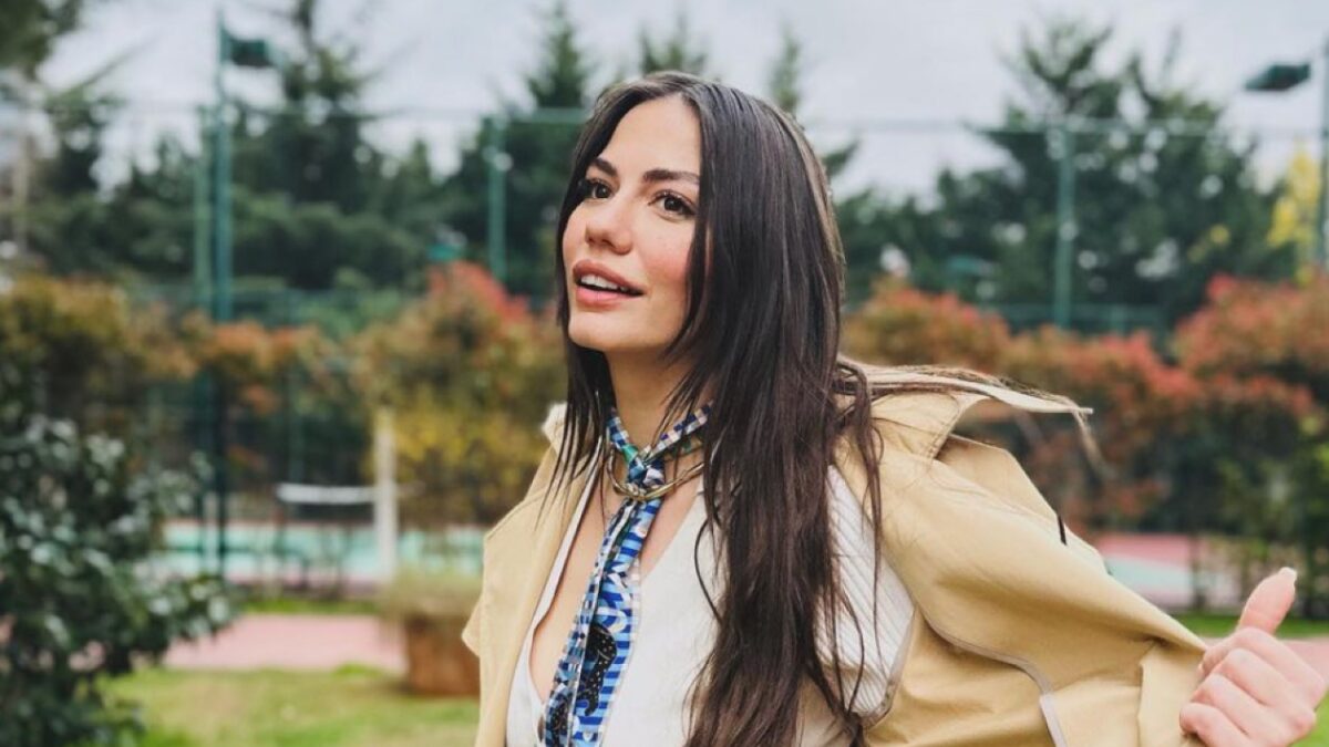 Demet Ozdemir, l’ultimo selfie crea polemiche: ma cosa è successo all’attrice?