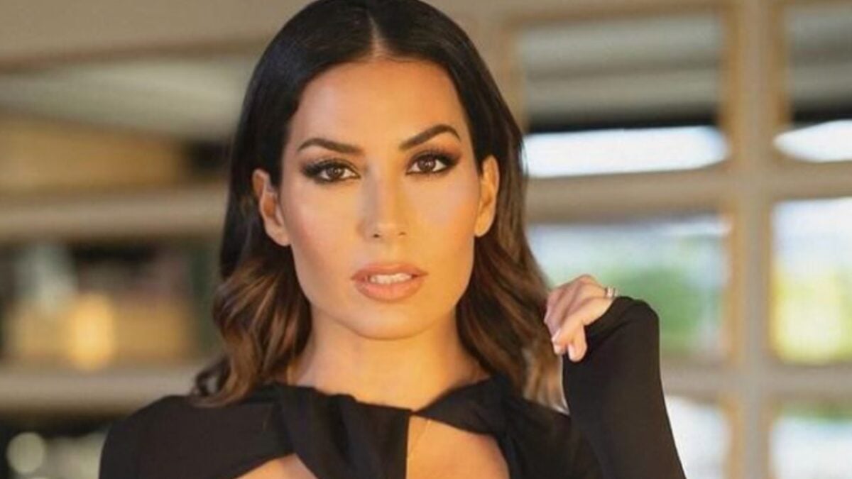 Elisabetta Gregoraci, l’abito cut-out è un sogno: fisico da urlo!