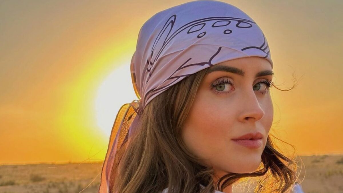 Valentina Ferragni a Dubai sceglie il Mini-Dress floreale, super cool!