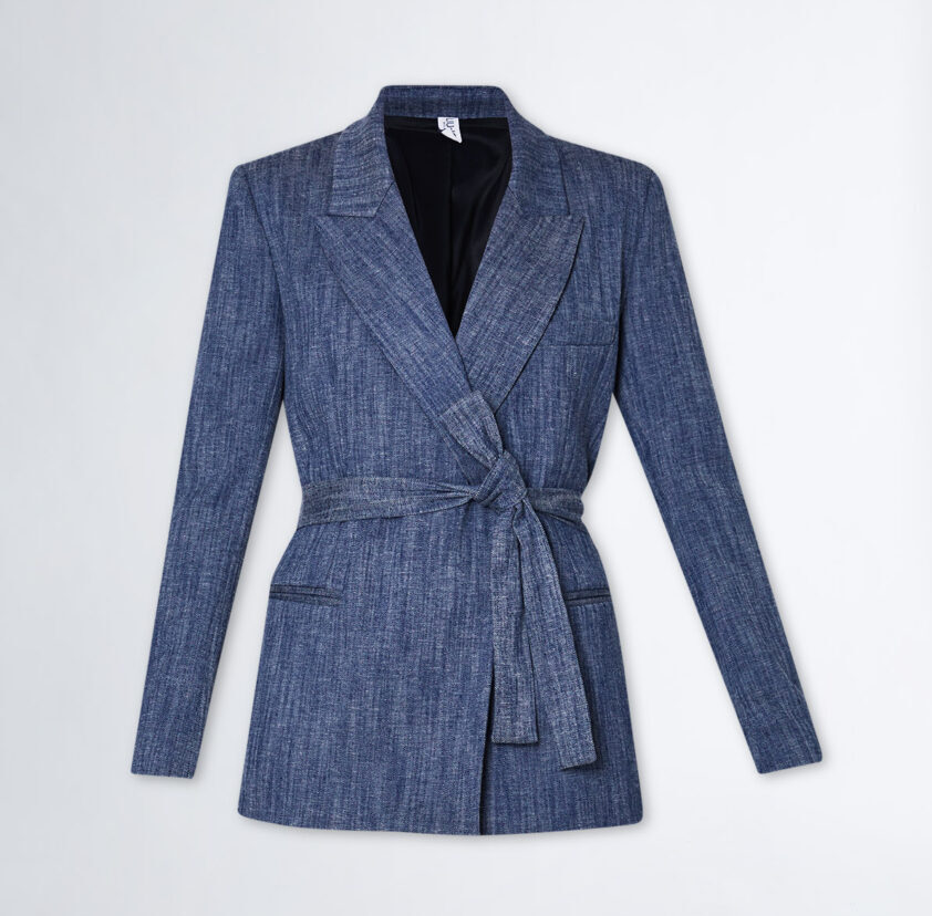 Galleria foto 'Blazer in denim, un passepartout di Primavera da avere assolutamente nell’armadio' - foto 9