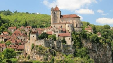 Il borgo più bello della Francia è una piccolissima perla da scoprire in primavera
