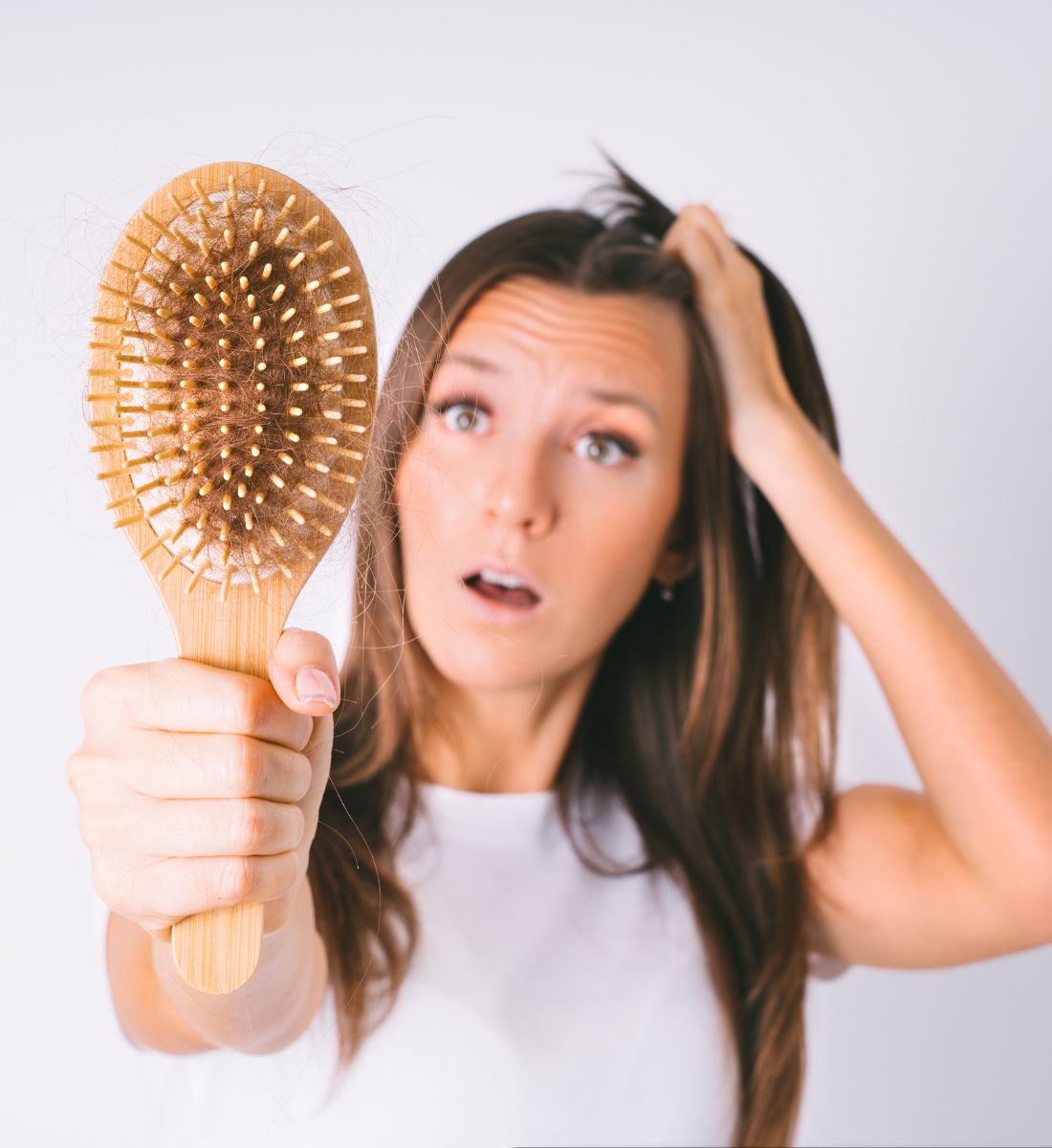 Galleria foto 'Come mantenere i capelli sani con i trattamenti agli oli essenziali' - foto 2